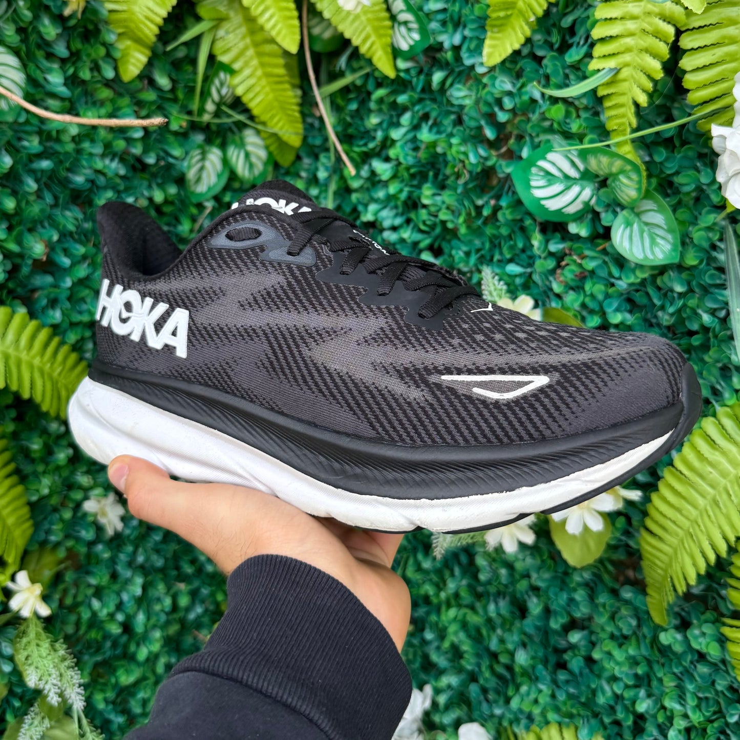 Hoka Clifton 9 - Black / White - UK8