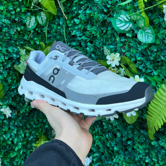 On Running CloudVista - White / Black - UK10