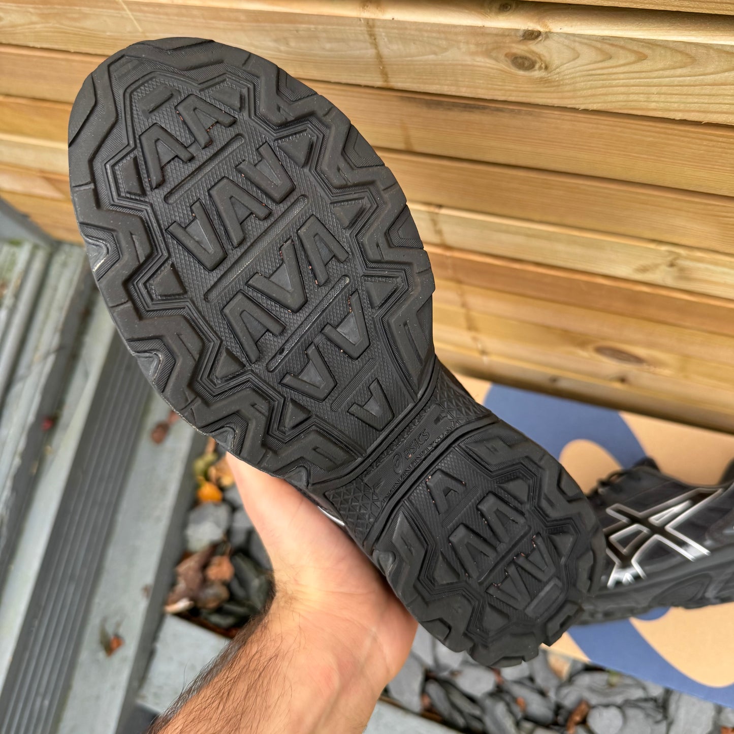 Asics Gel-Venture 6 - Black / Metallic - UK8