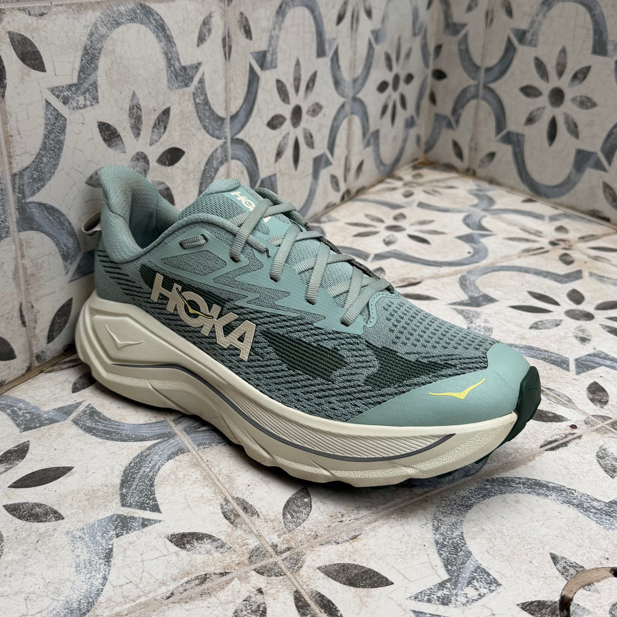 Hoka Challenger 8 - Jade / Truffle Salt - UK9
