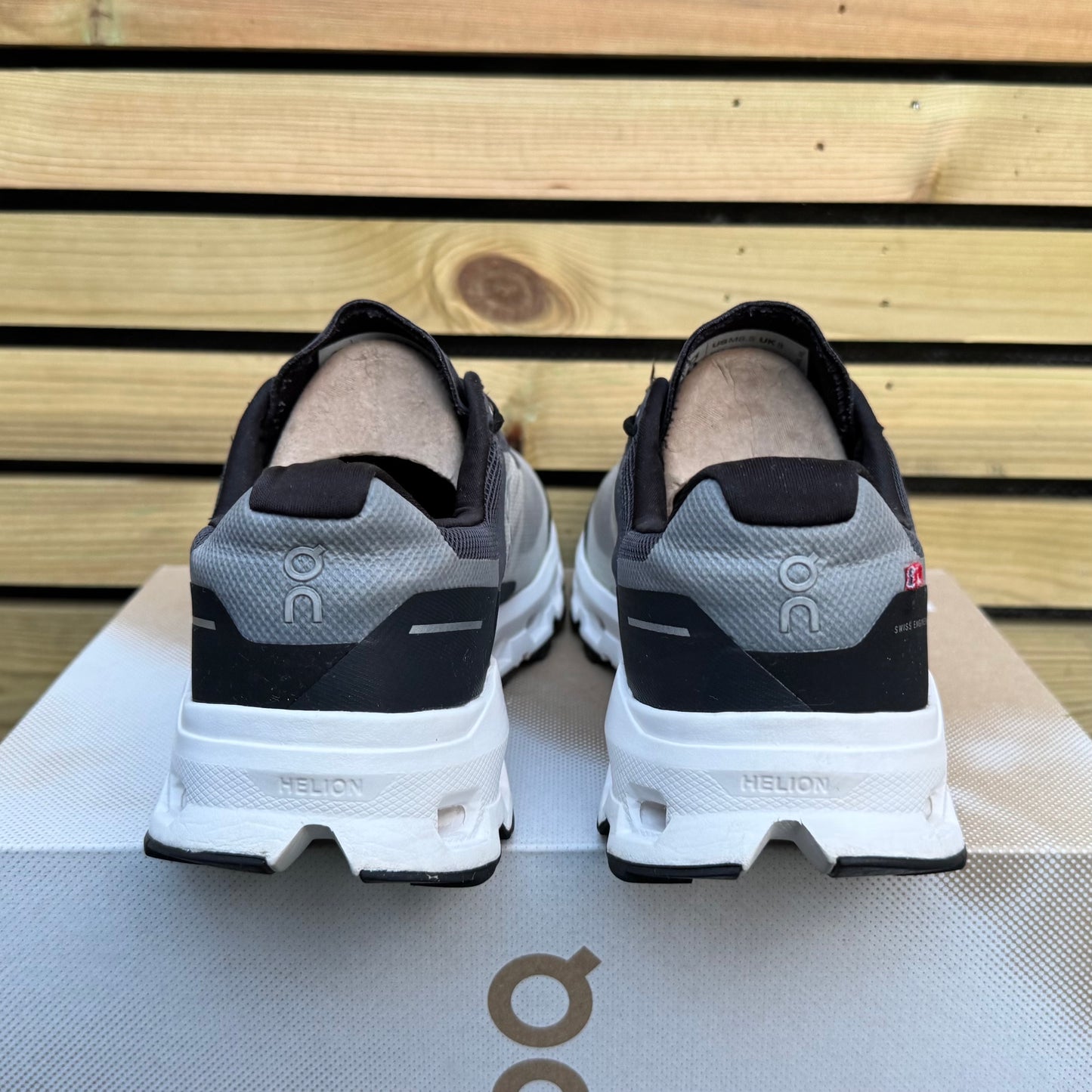 On Running CloudVista - Black / White - UK8