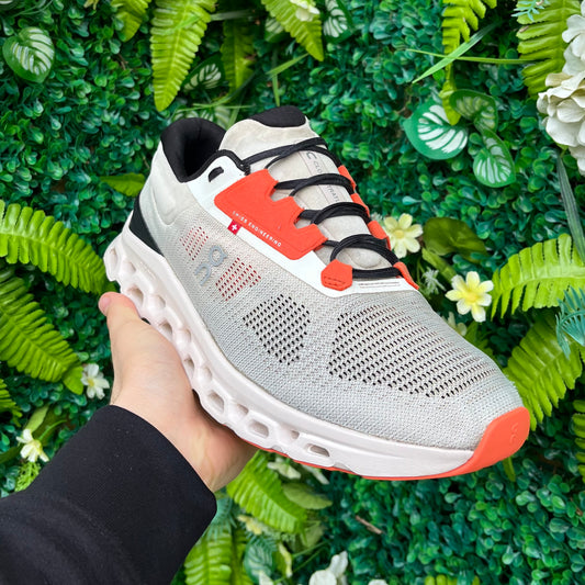 On Running CloudStratus 3 White / Orange UK9