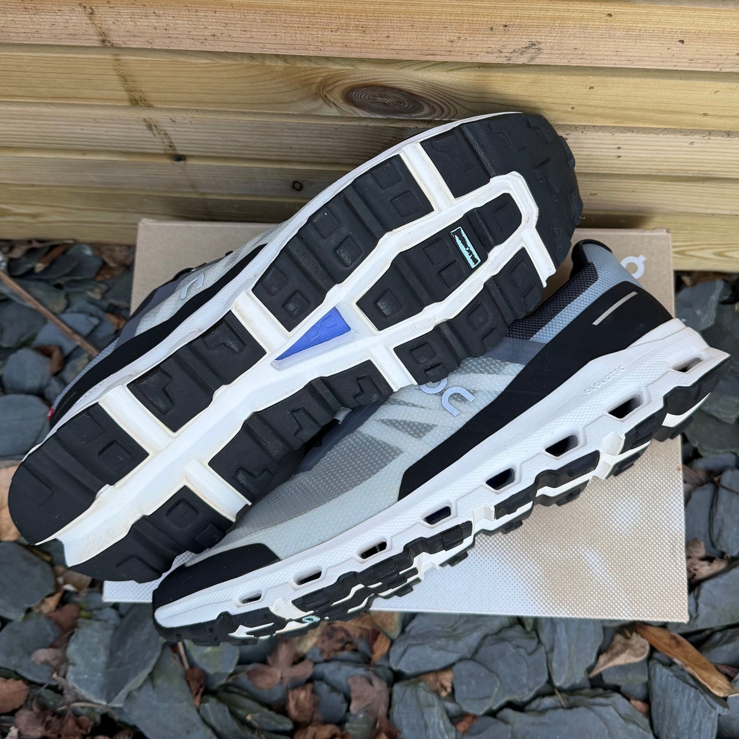 On Running CloudVista - Black / White - UK12