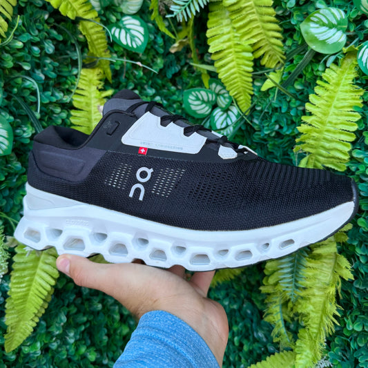 On Running CloudStratus 3 - Black / Frost - UK9.5