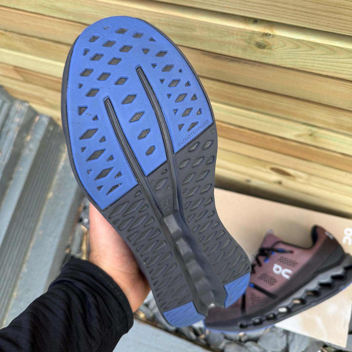 On Running CloudSurfer - Black / Cobalt - UK8.5