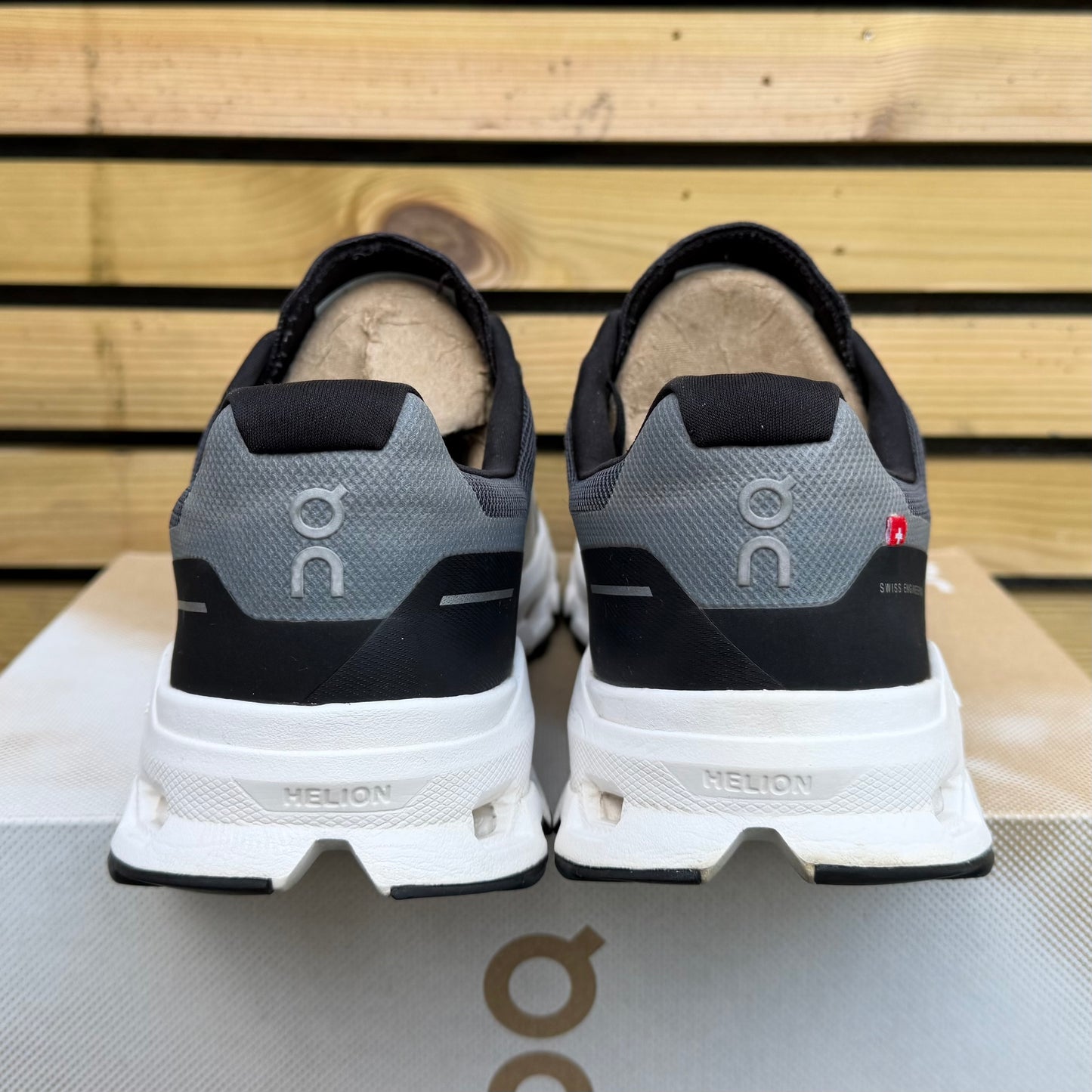 On Running CloudVista - Black / White - UK10