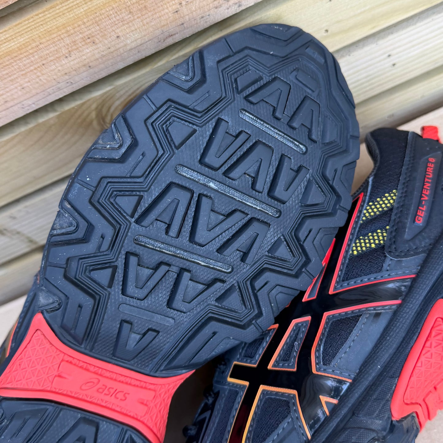 Asics Gel-Venture 6 - Black / Sunset Red - UK8