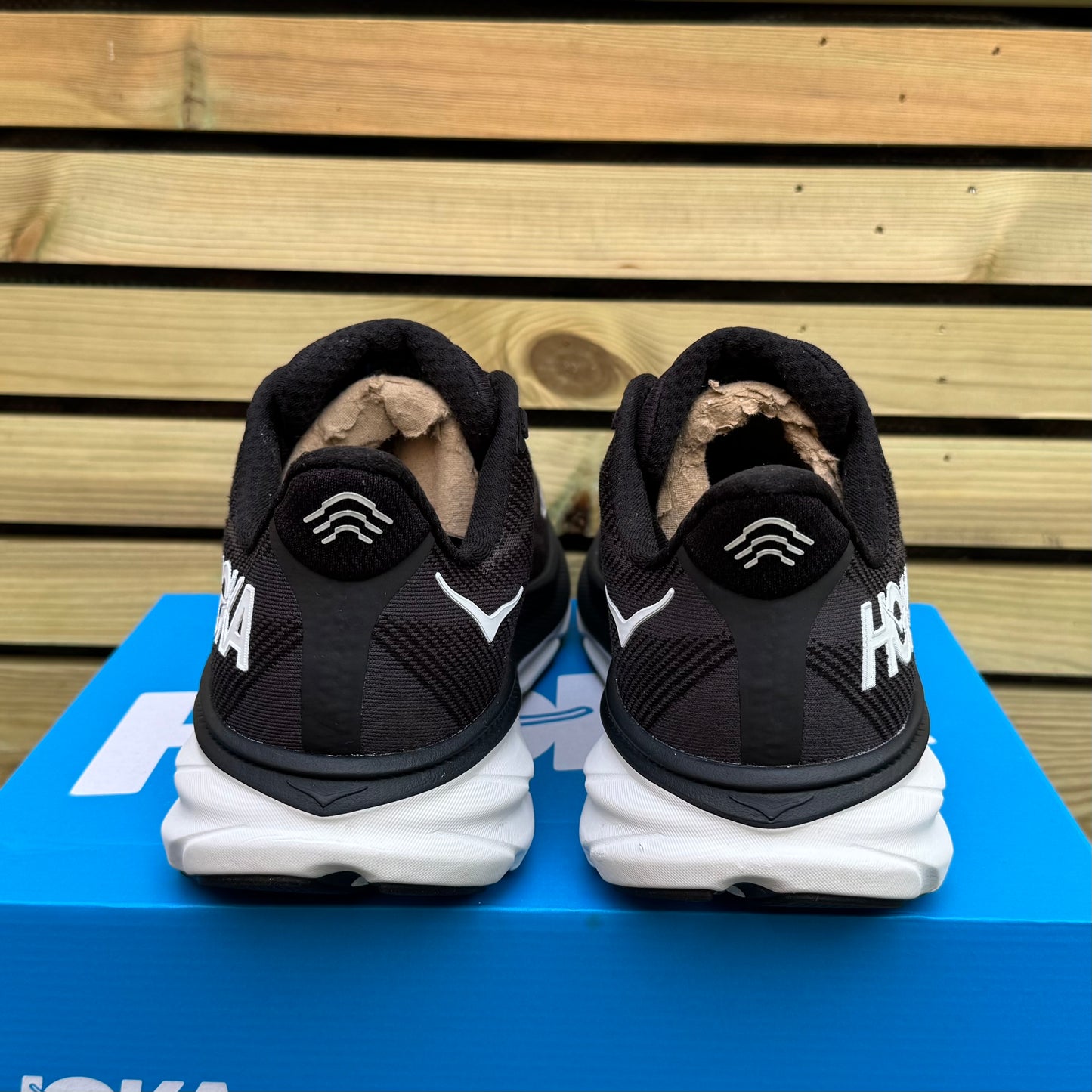Hoka Clifton 9 - Black / White - UK8