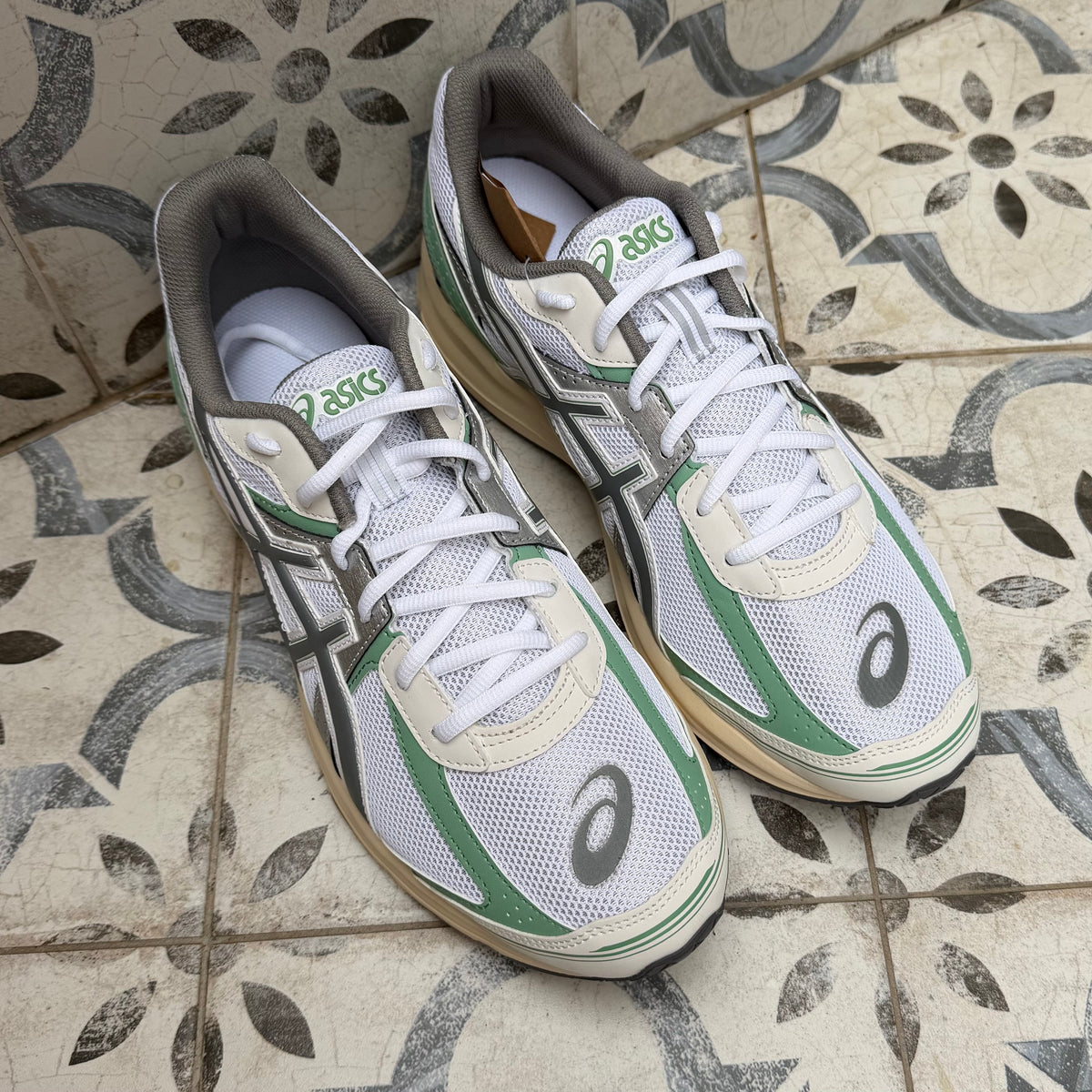 Asics Jog 100s - White / Clay Grey - UK10 - Brand New