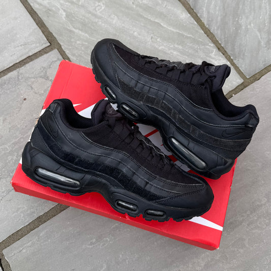 Nike Air Max 95 Essential - Triple Black 2022 - UK8