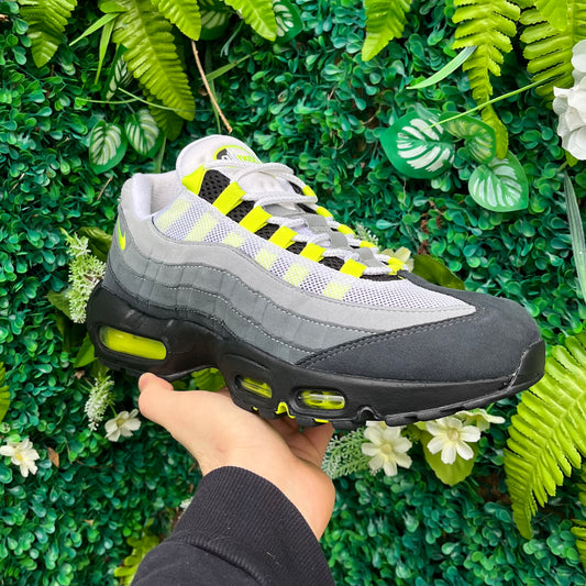 Nike Air Max 95 OG - Neon 2020 - UK8.5