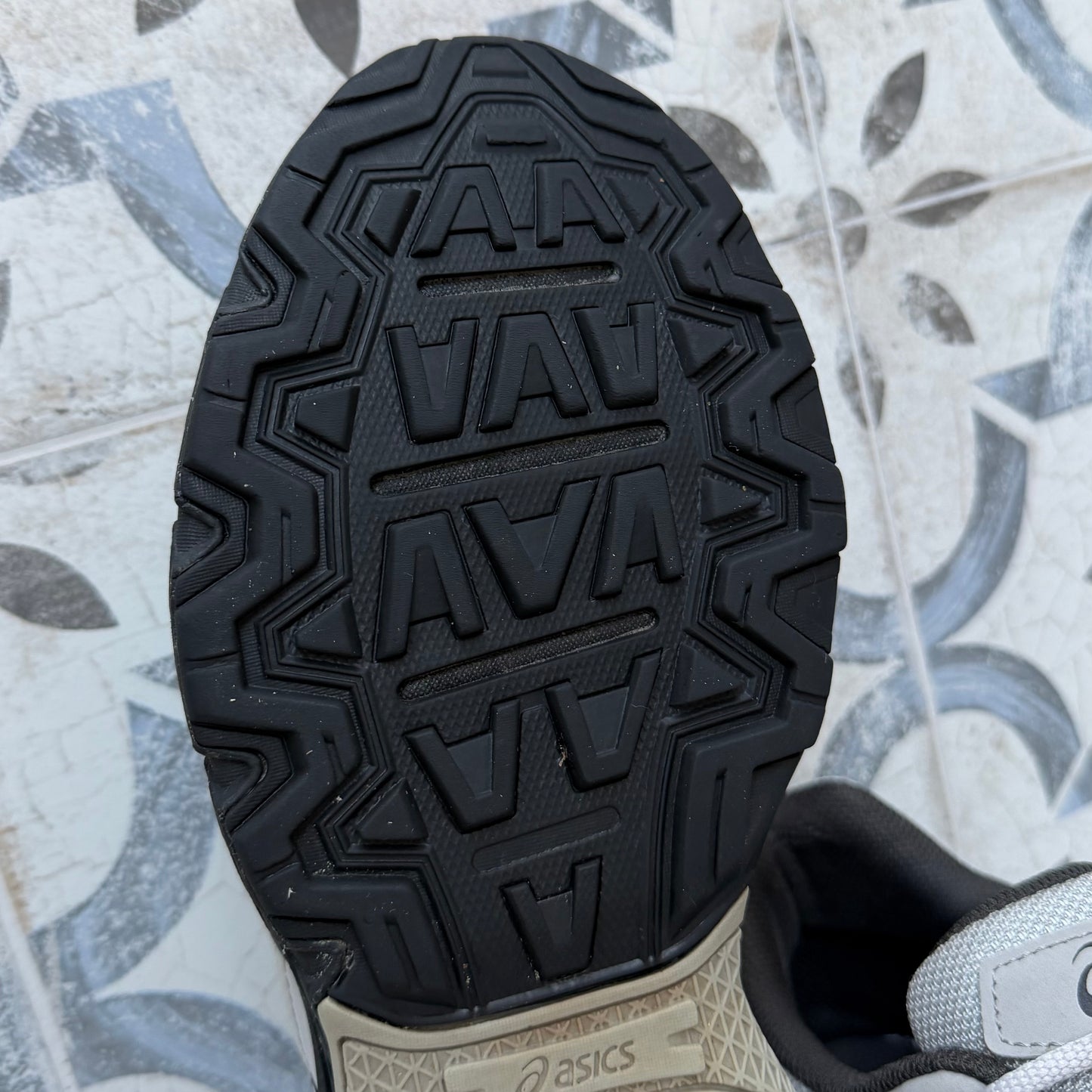 Asics Gel-Venture 6 - Glacier Grey / Black - UK7.5