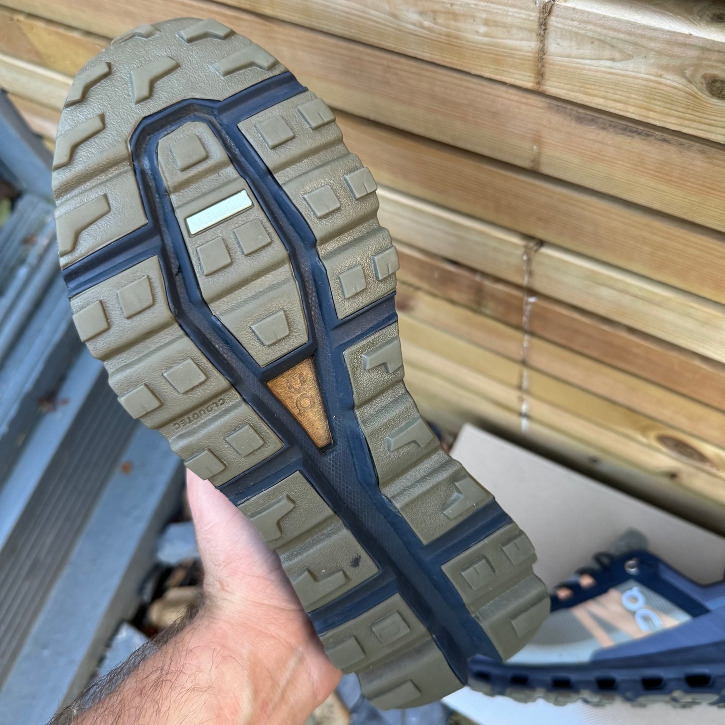 On Running CloudVista - Midnight / Olive - UK8.5