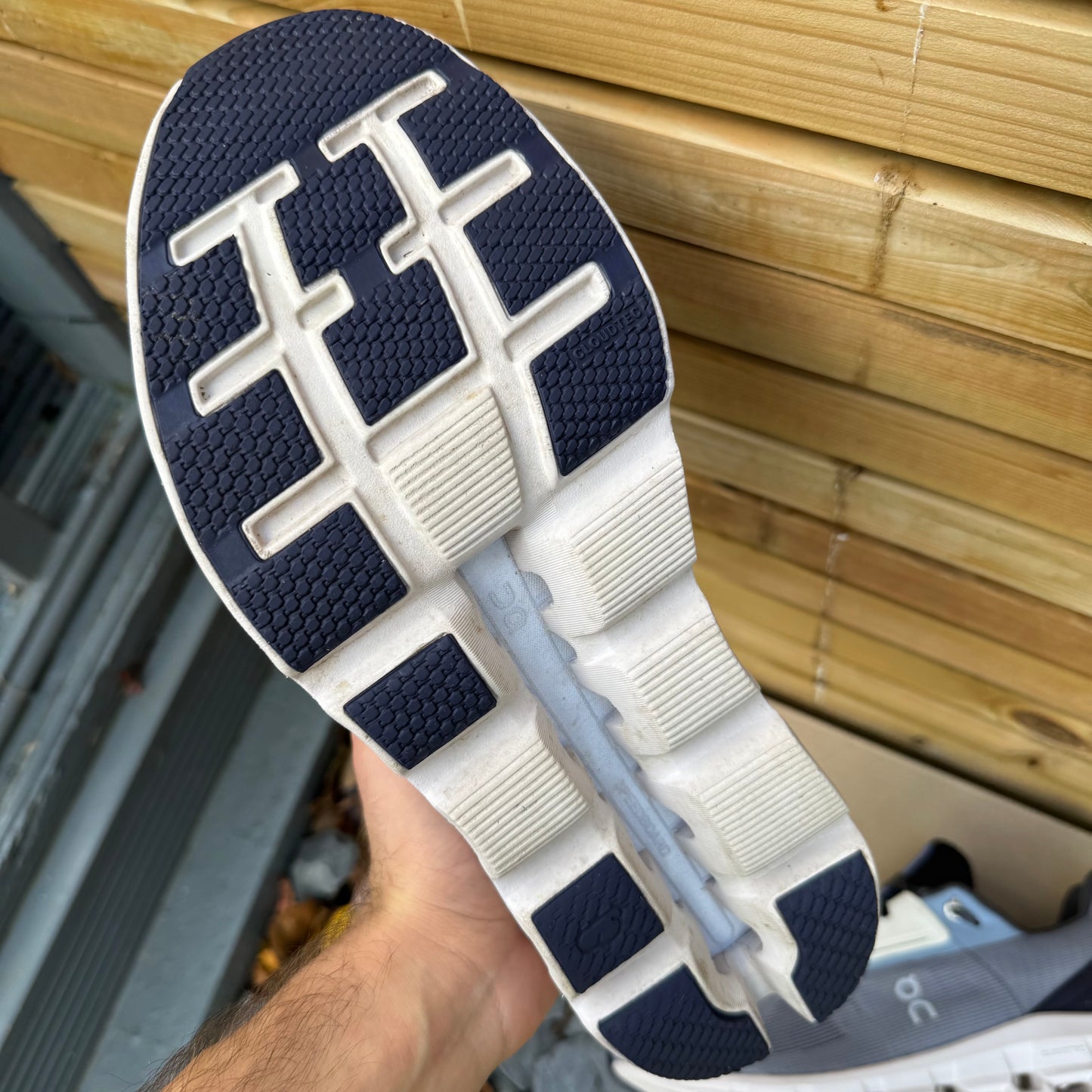 On Running CloudStratus 2 - Fossil / Midnight - UK11.5