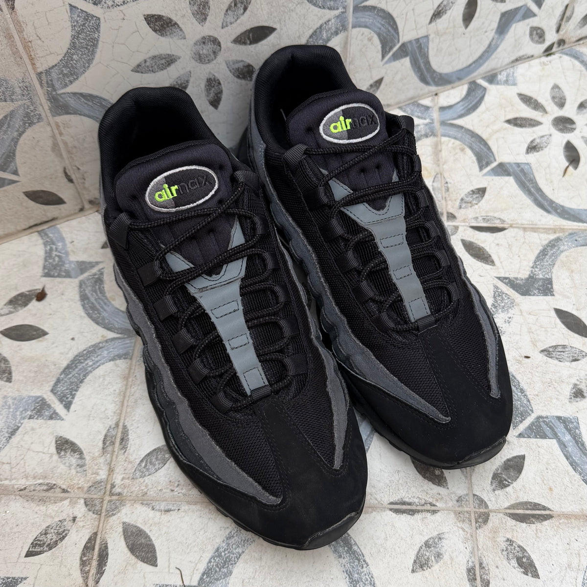 Nike Air Max 95 Retro Logo - Black Grey / Volt - UK10.5