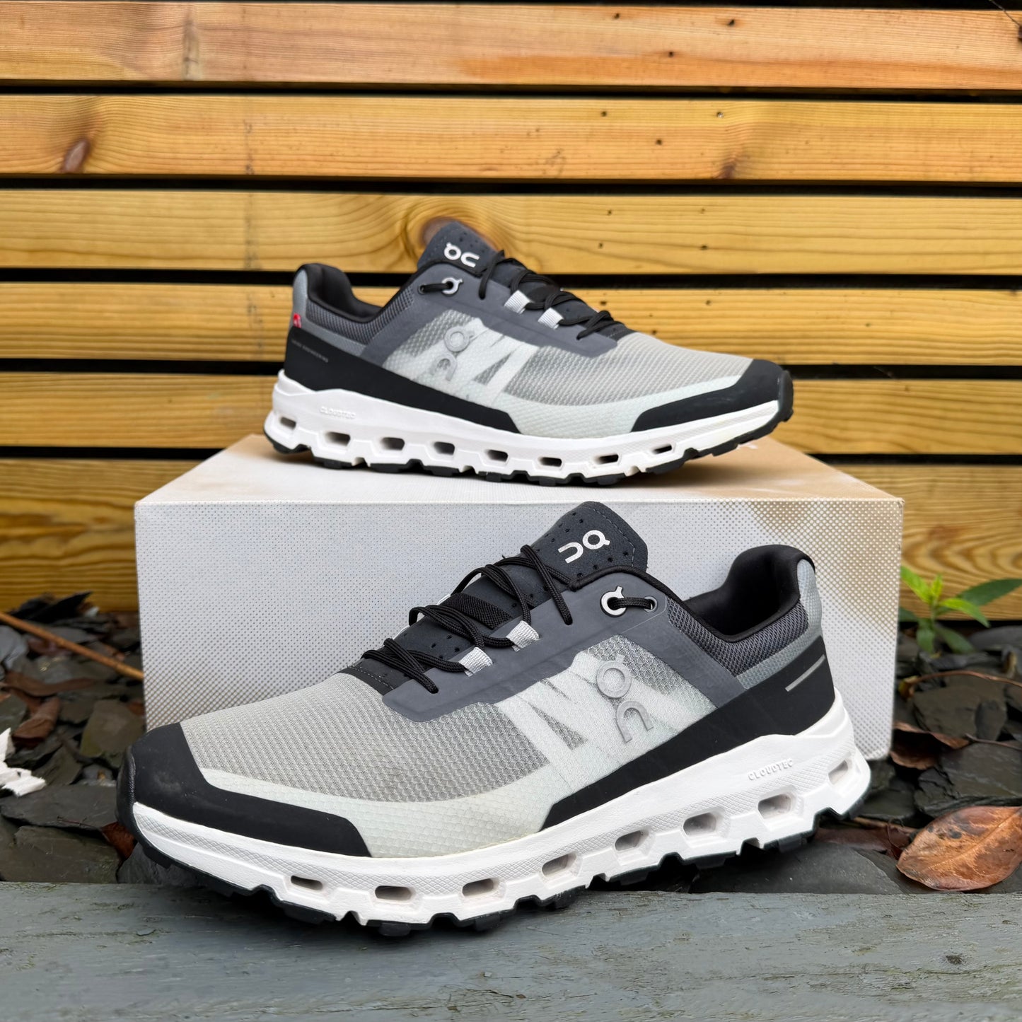 On Running CloudVista - Black / White - UK7.5