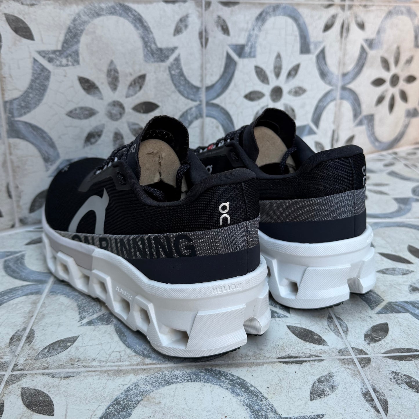 On Running CloudMonster 2 - Black / Frost - UK8.5