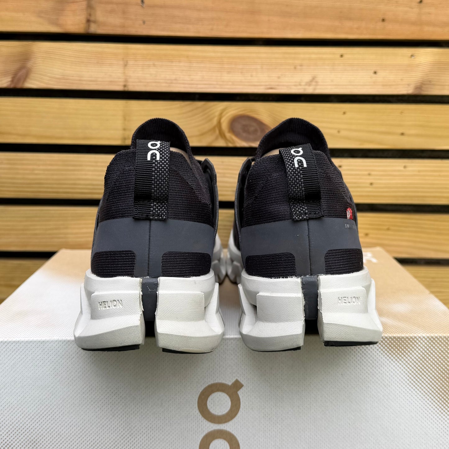 On Running CloudSwift 4.0 - Black / White - UK8
