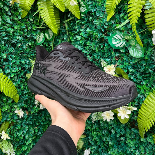 Hoka Clifton 9 - Triple Black - UK8