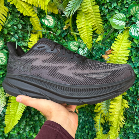 Hoka Clifton 9 - Triple Black - UK12