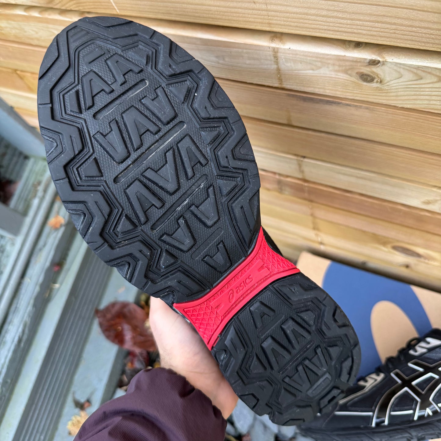 Asics Gel-Venture 6 - Black / Crimson - UK11