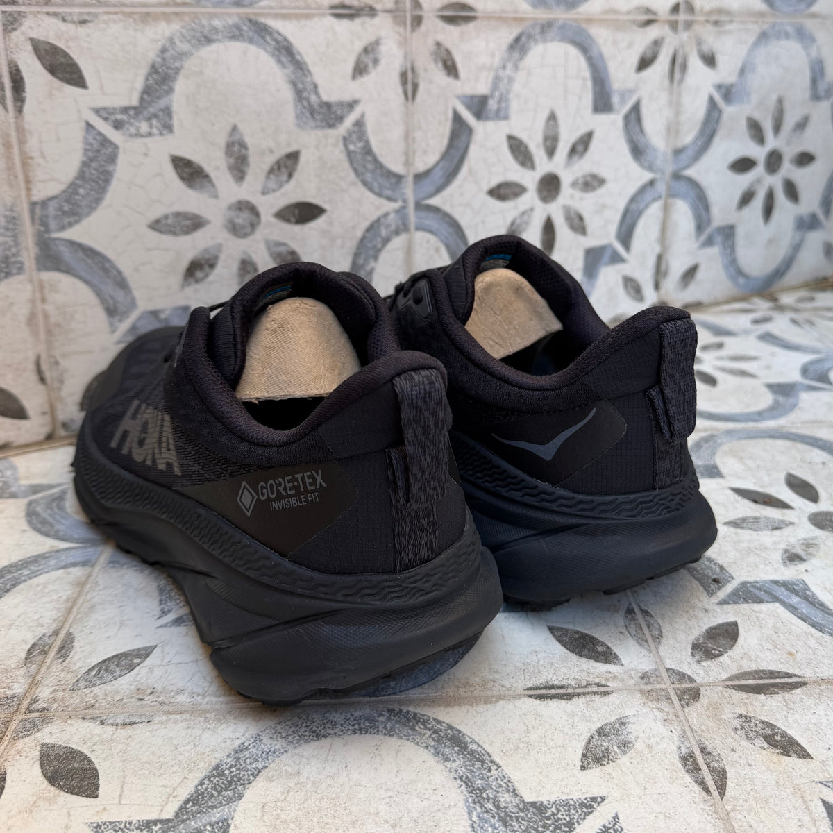 Hoka Challenger 7 Gore-Tex - Triple Black - UK9