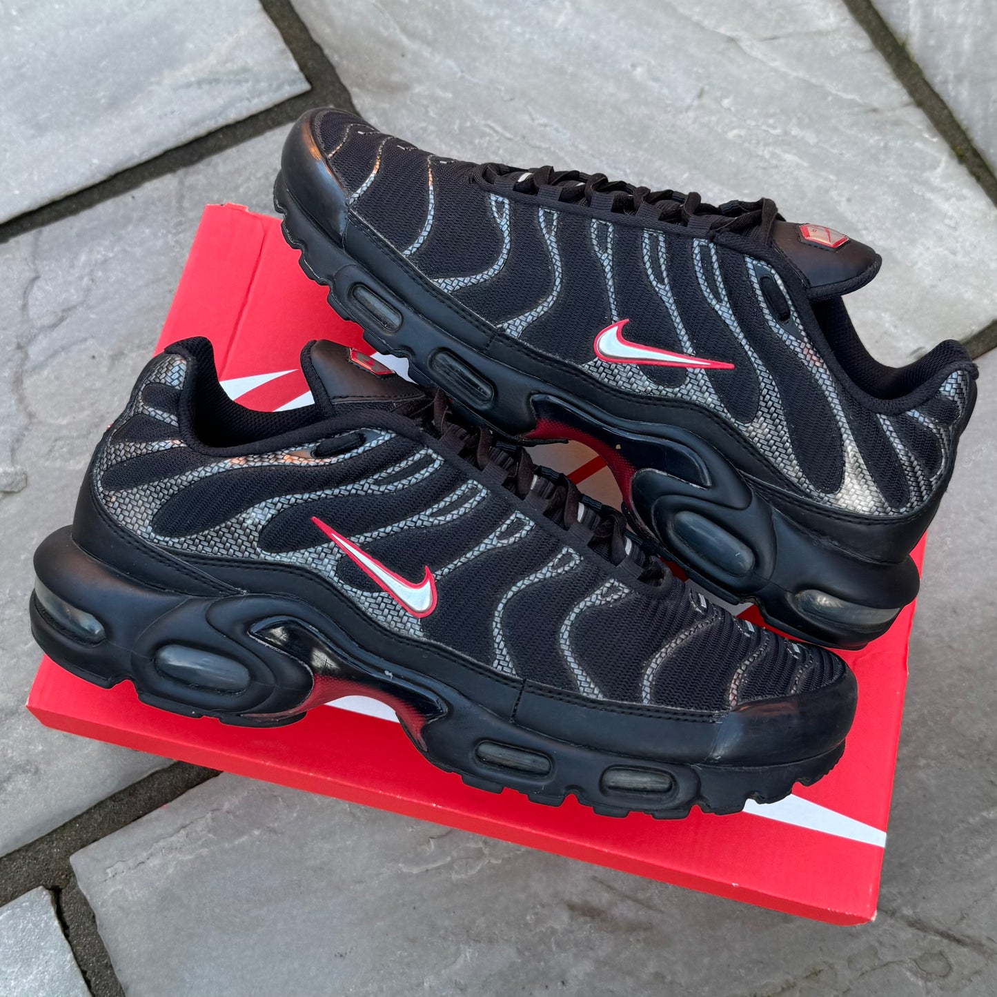 Nike Air Max Plus TN - Black / Metallic Sliver - UK9.5