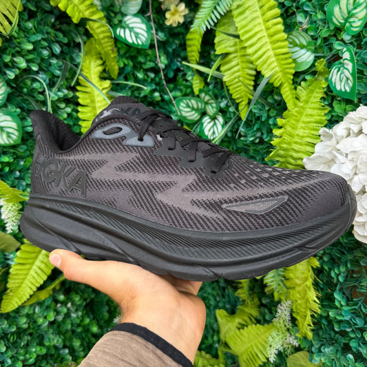 Hoka Clifton 9 - Triple Black - UK11