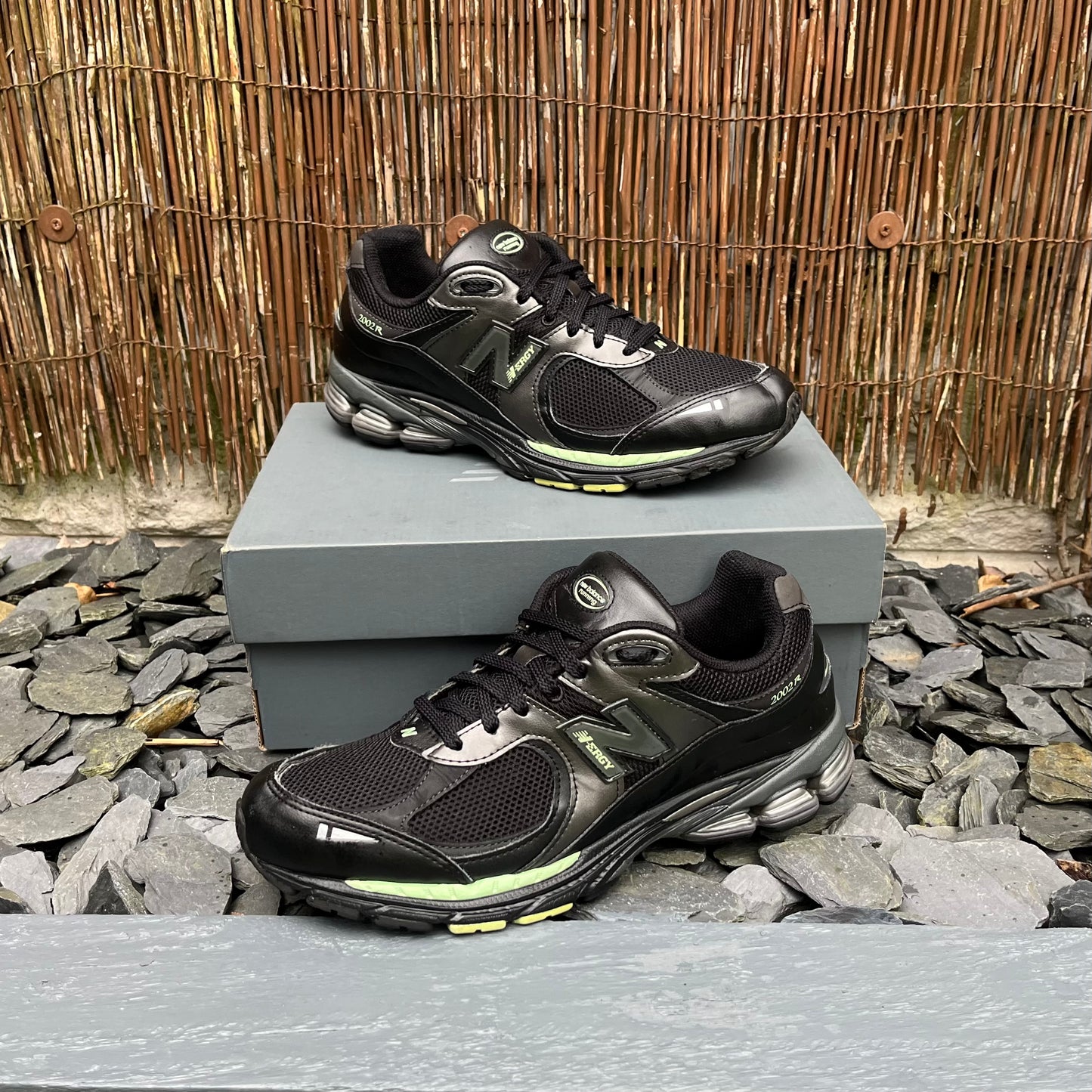 New Balance 2002R Black / Sliver / Green UK10.5