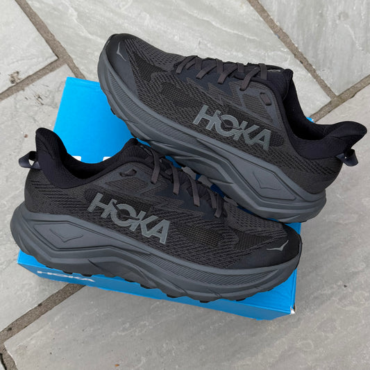 Hoka Challenger 8 - Triple Black - UK10