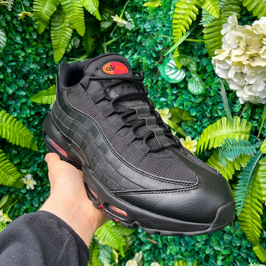 Nike Air Max 95 Black / Firey Red UK12