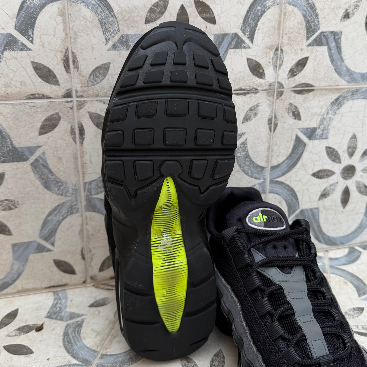 Nike Air Max 95 Retro Logo - Black Grey / Volt - UK10.5