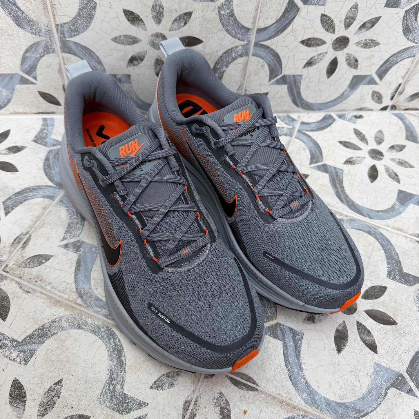 Nike Vomero 18 - Cool Grey / Safety Orange - Multiple Sizes - Brand New