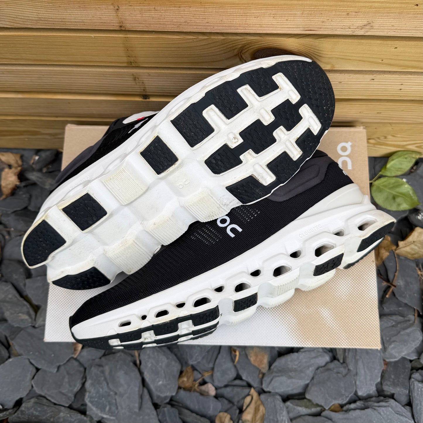 On Running CloudStratus 3 - Black / Frost - UK9