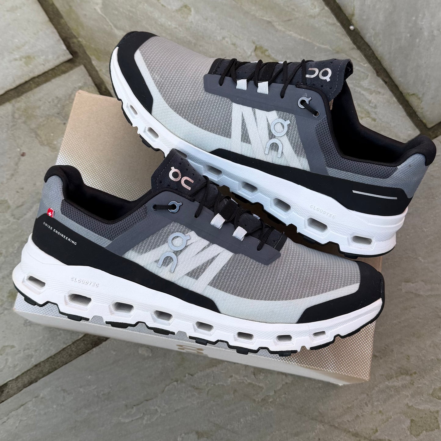 On Running CloudVista - Black / White - UK10