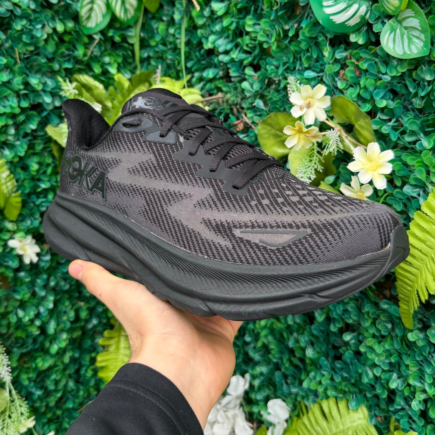 Hoka Clifton 9 - Triple Black - UK9