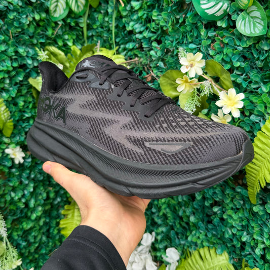 Hoka Clifton 9 - Triple Black - UK9