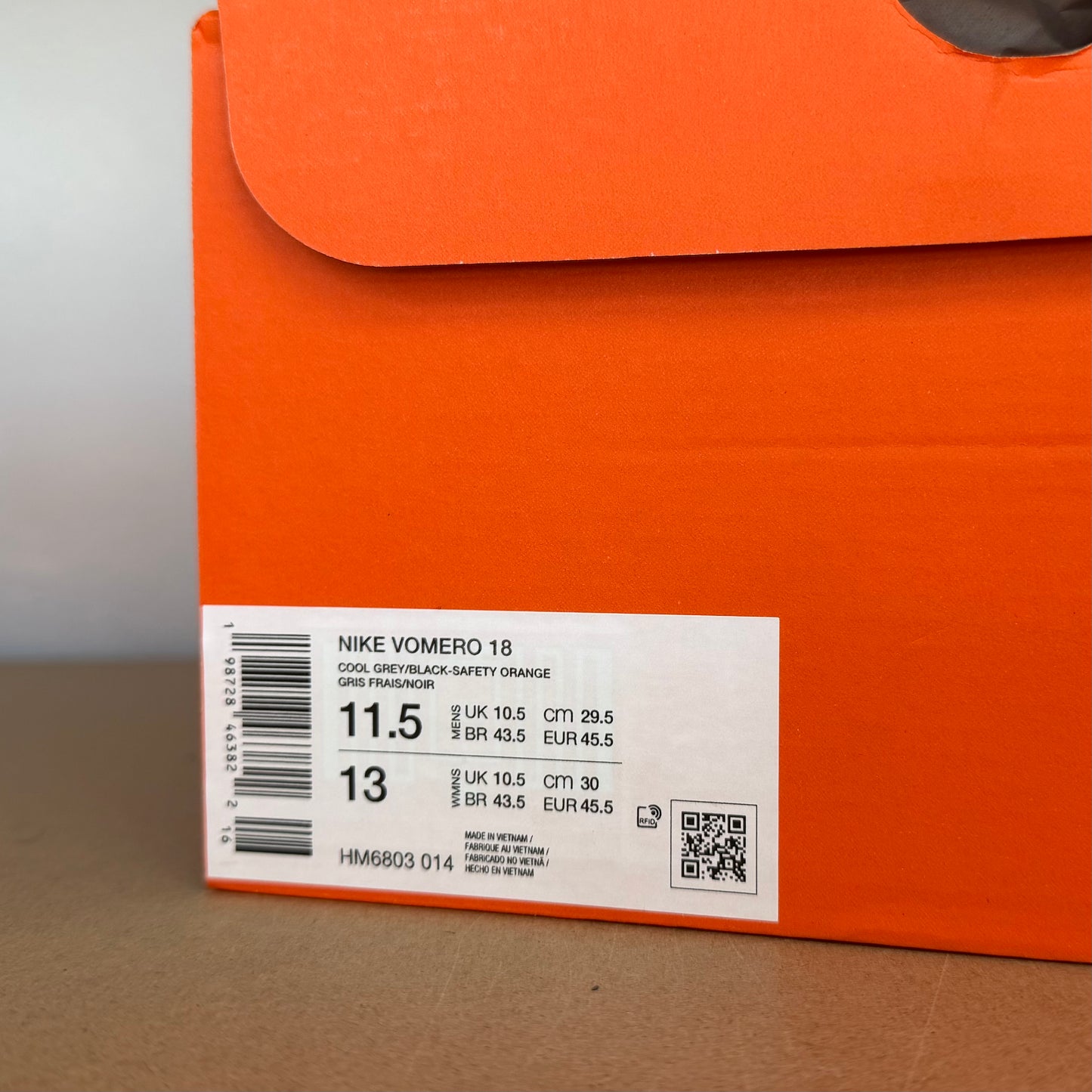 Nike Vomero 18 - Cool Grey / Safety Orange - Multiple Sizes - Brand New