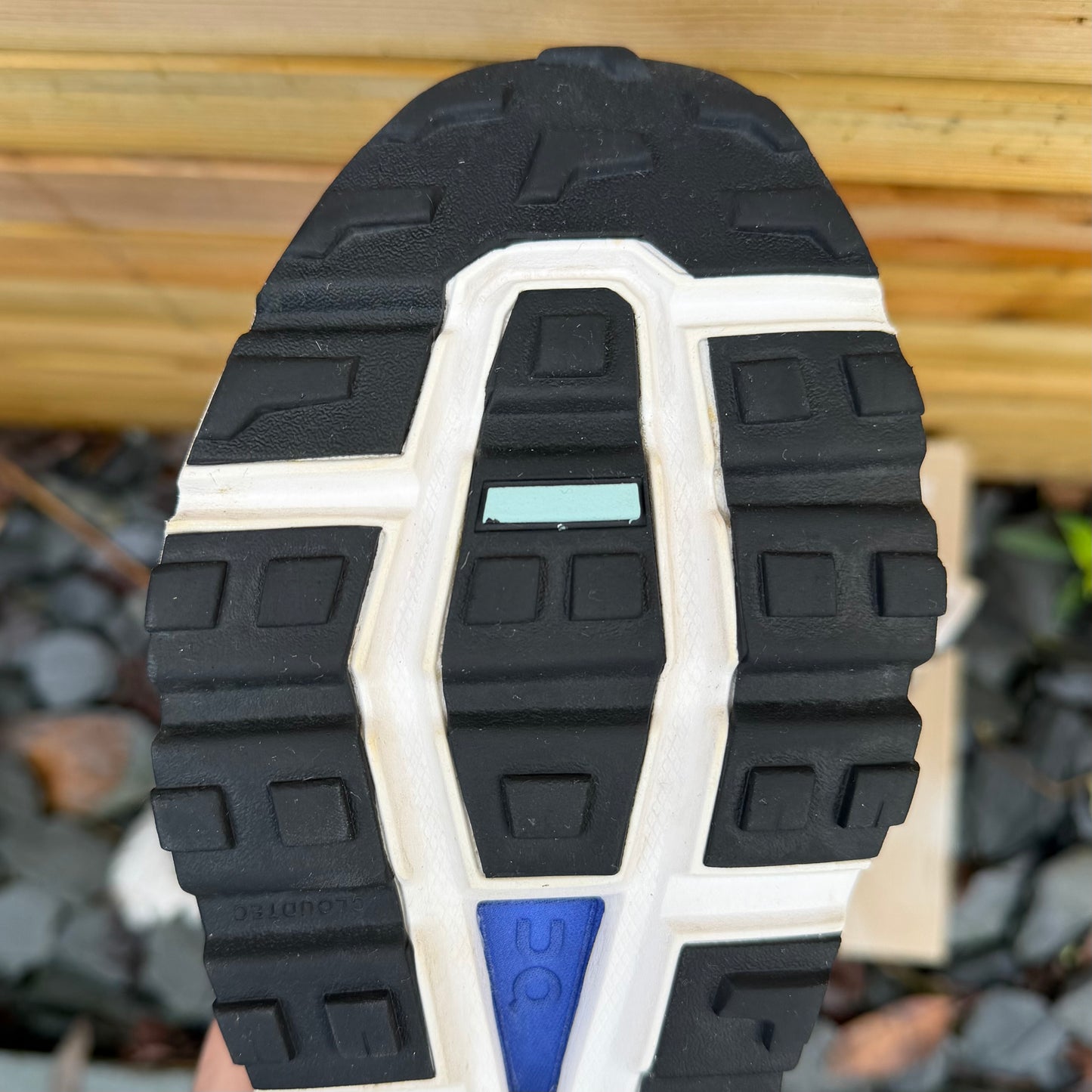 On Running CloudVista - Black / White - UK7.5