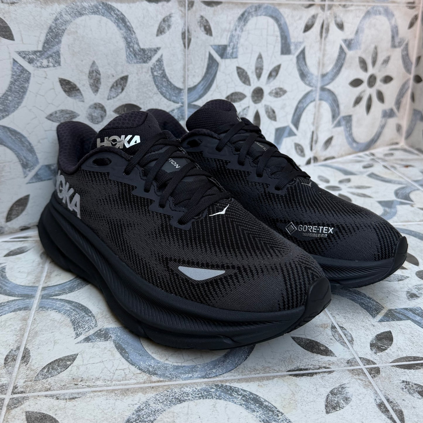 Hoka Clifton 9 Gore-Tex - Black Reflect - UK8.5