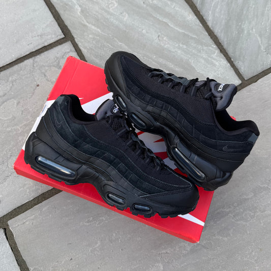 Nike Air Max 95 Essential - Triple Black 2020 - UK8