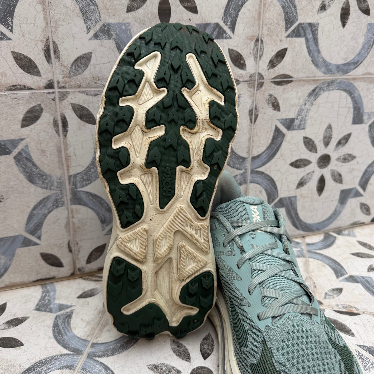 Hoka Challenger 8 - Jade / Truffle Salt - UK9