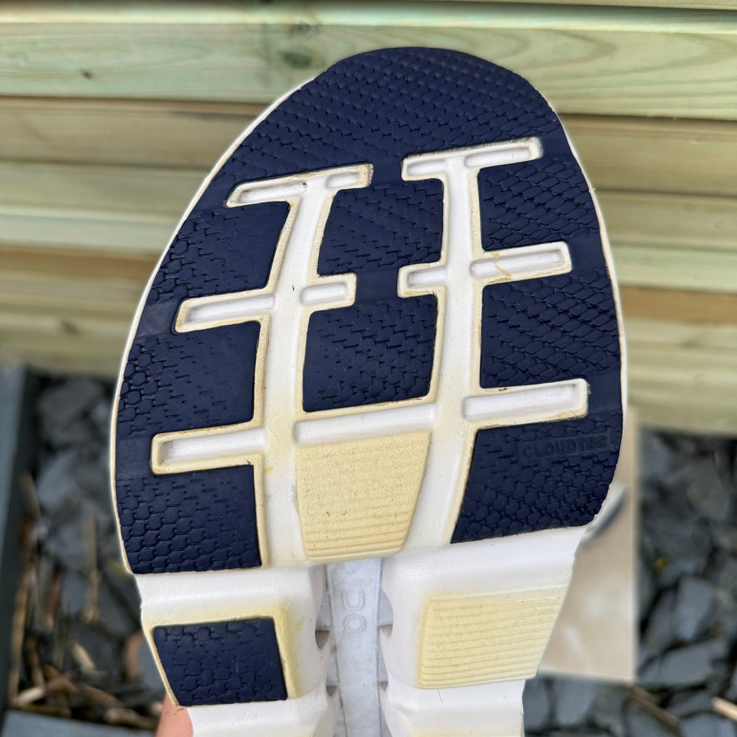 On Running CloudStratus 2 - Fossil / Midnight - UK9.5