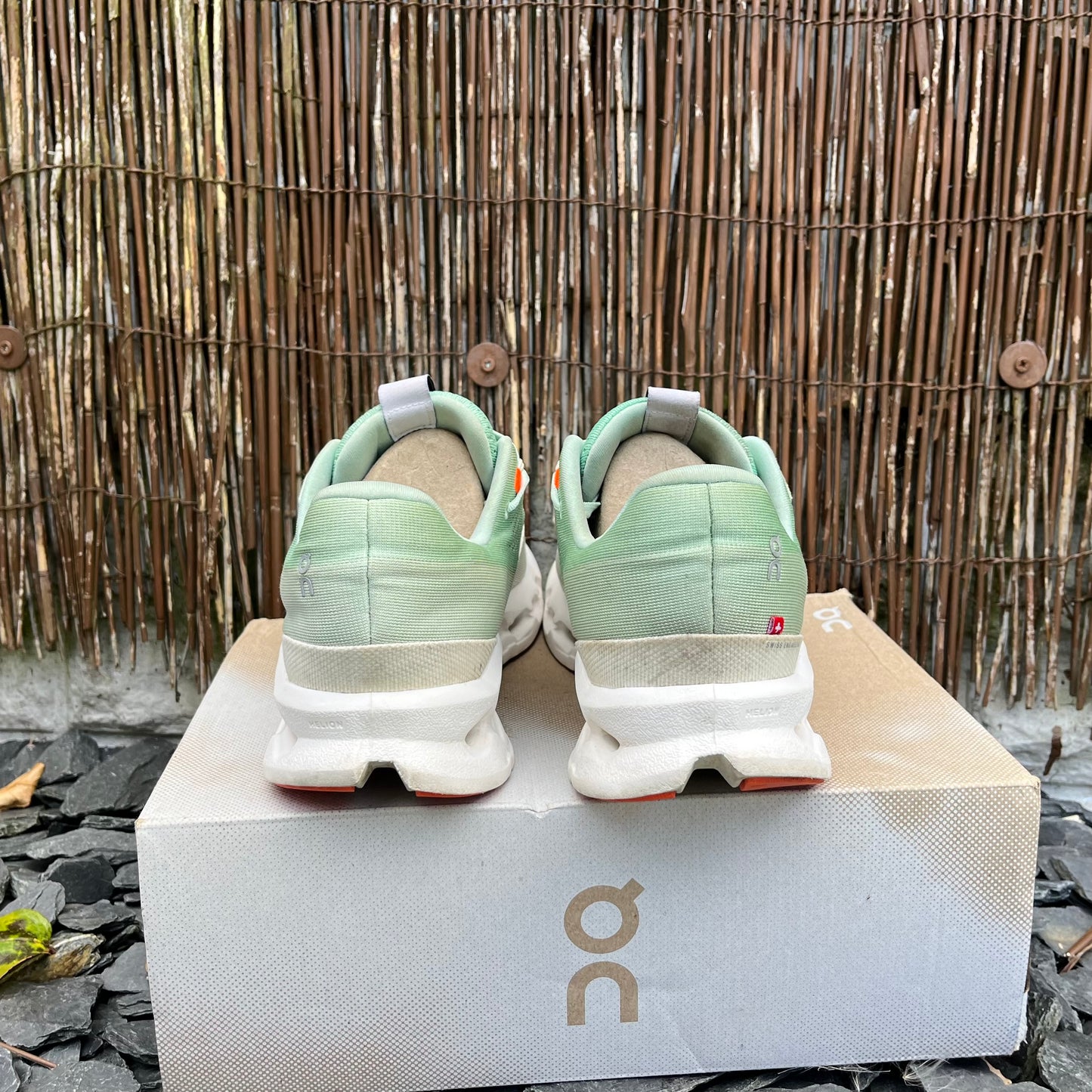 On Running CloudSurfer Mint / White UK10