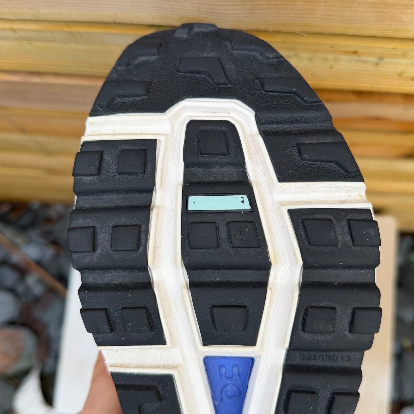 On Running CloudVista - Black / White - UK7.5