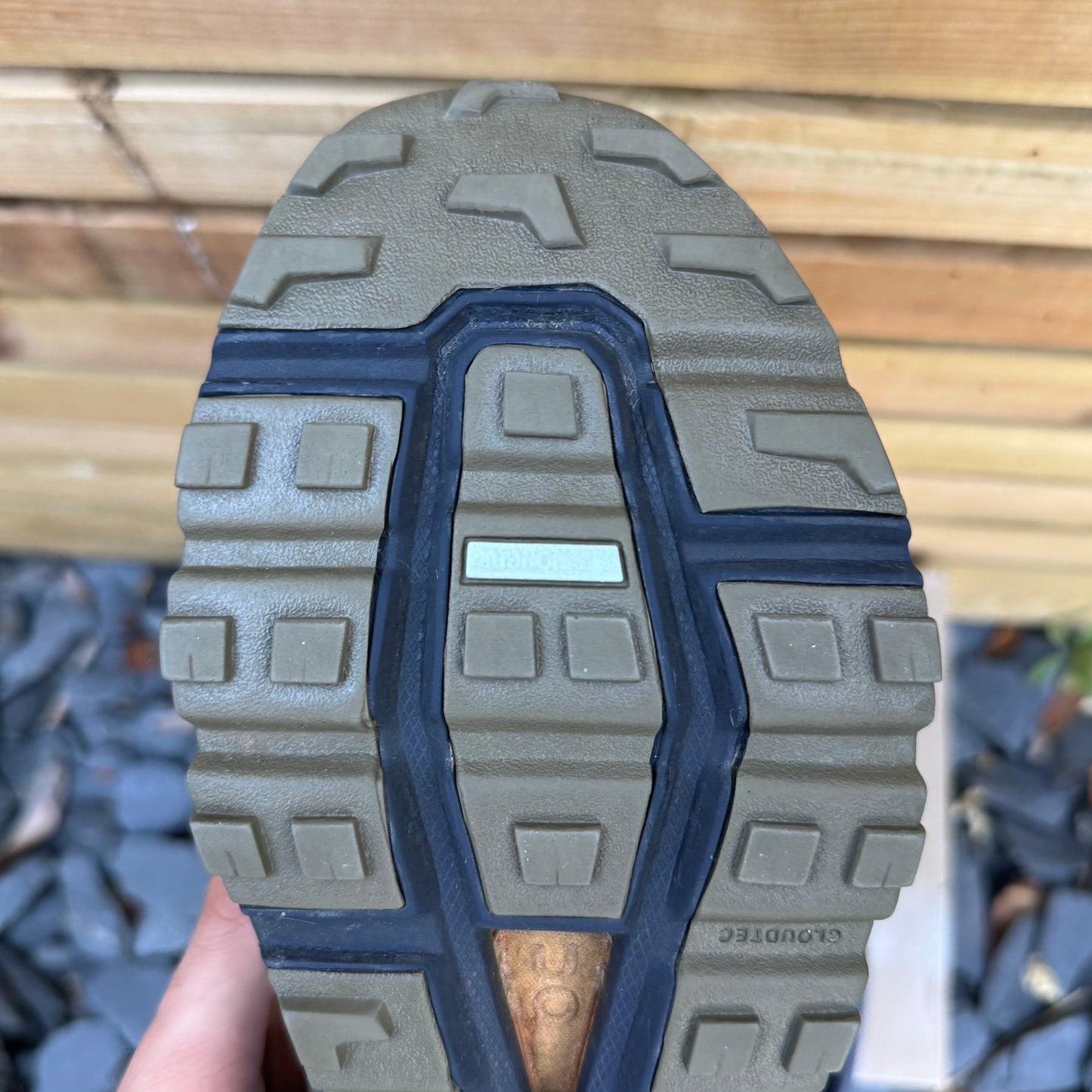 On Running CloudVista - Midnight / Olive - UK8.5