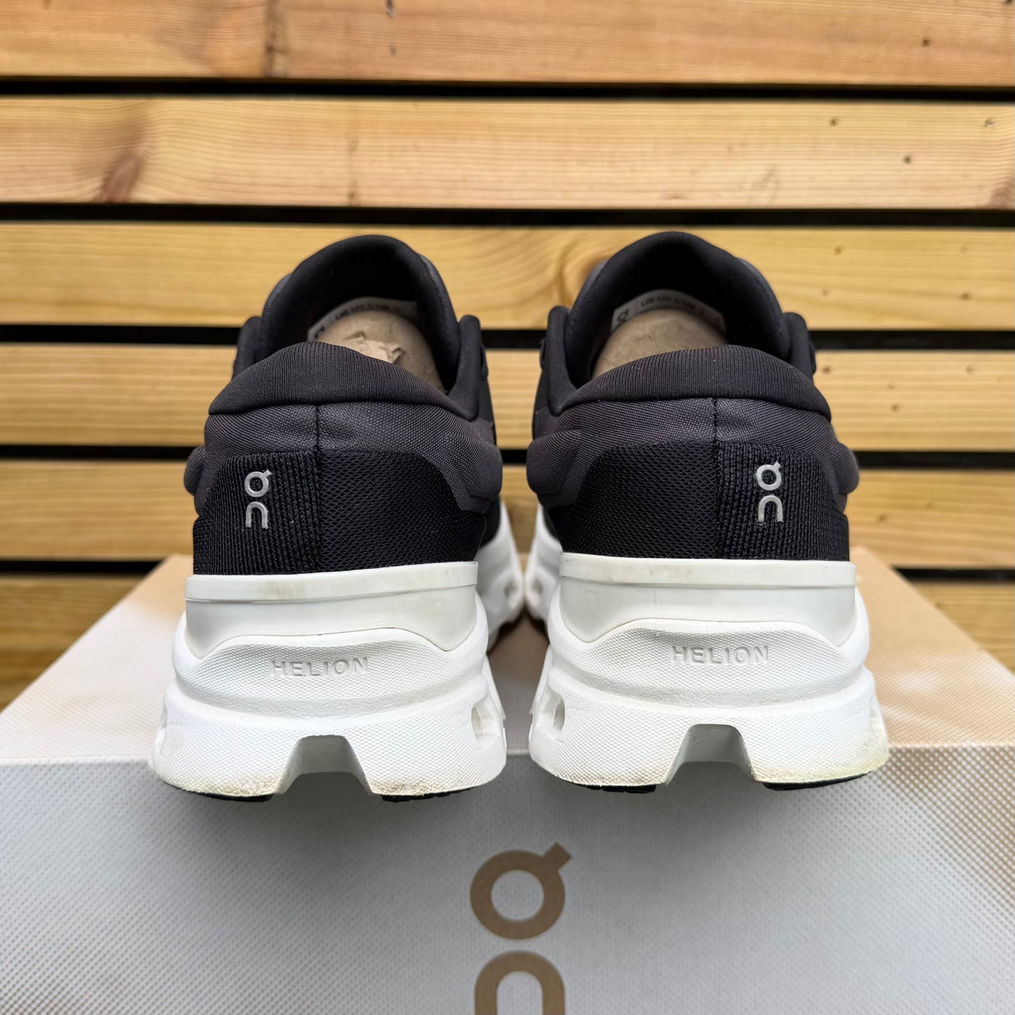 On Running CloudStratus 3 - Black / Frost - UK9