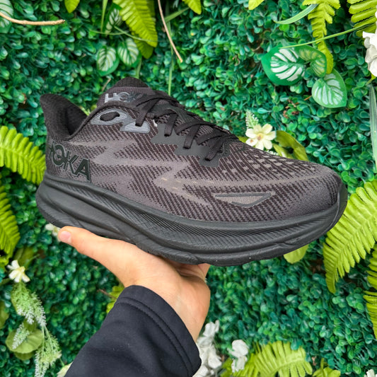 Hoka Clifton 9 - Triple Black - UK9