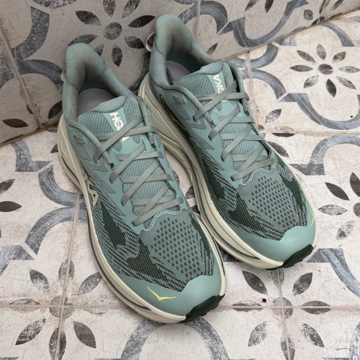 Hoka Challenger 8 - Jade / Truffle Salt - UK9