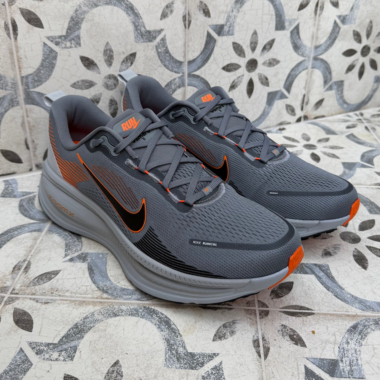 Nike Vomero 18 - Cool Grey / Safety Orange - Multiple Sizes - Brand New